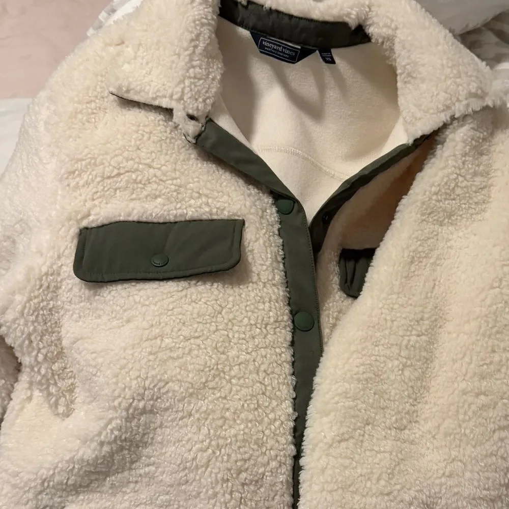 Vineyard Vines Cream and Green Teddy Jacket | Size: XS